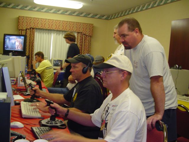 lan02.jpg (48897 bytes)