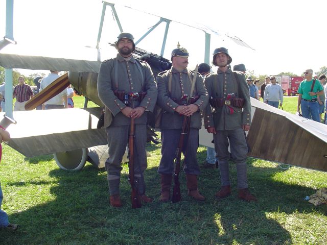 lan01.jpg (54719 bytes)