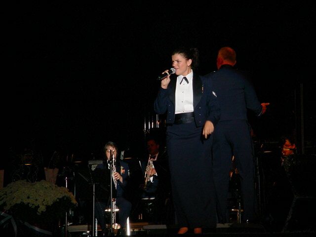 lan02.jpg (48897 bytes)