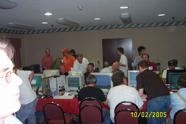 lan02.jpg (48897 bytes)