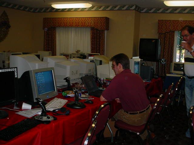 lan01.jpg (54719 bytes)