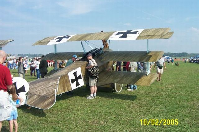 lan02.jpg (48897 bytes)